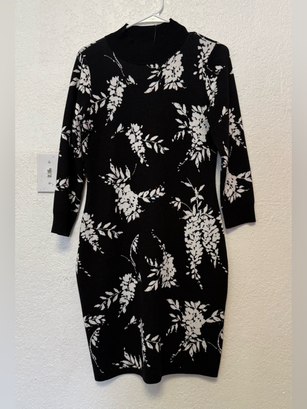 Calvin Klein Black & White Floral Mock Neck Knit Sweater Dress - Size M - Picture 5 of 10